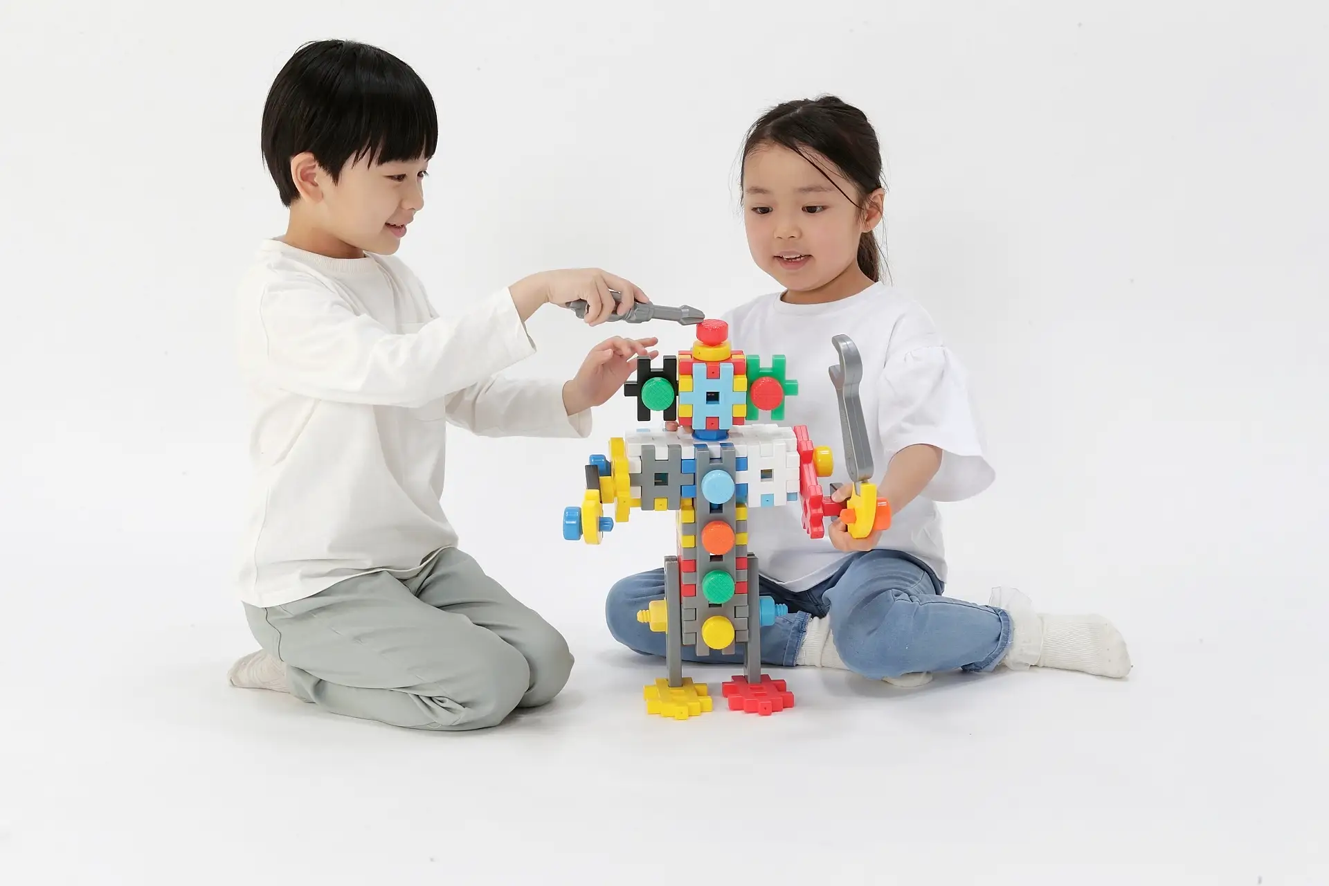 『Gakkenニューブロック』から子どもの創造力を刺激する「ひらめき！工具」「ミルきらプリンセス」が新発売