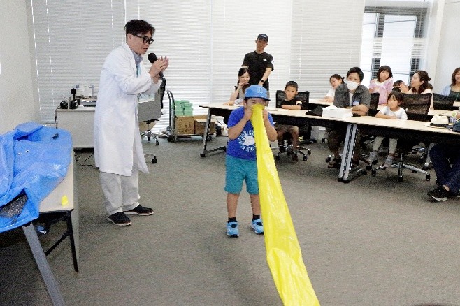 ▲科学教室「空気のびっくり実験」