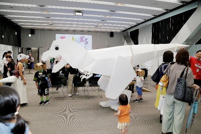 ▲巨大恐竜「シロ」が登場