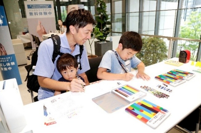 ▲未来レターでは家族で楽しむ姿も