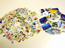 使用済み切手・カードは、グループ会社の(株)エーエムエスが定期的に回収し、品川区社会福祉協議会にお届けしています。