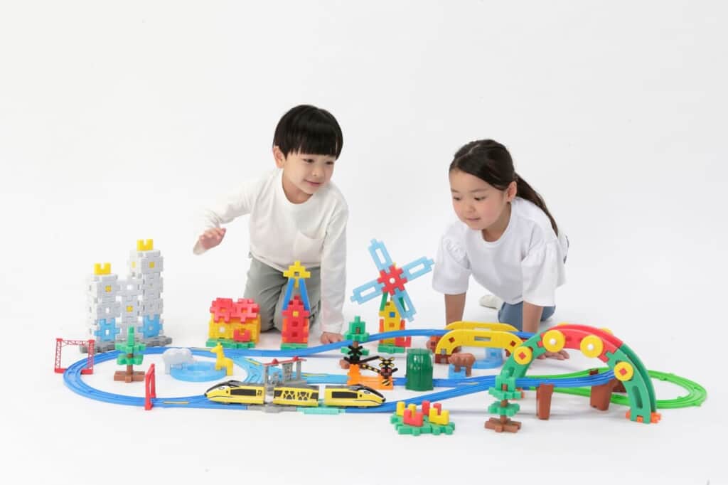 子どもの想像力と創造力を加速させるブランドコラボレーション 「Gakkenニューブロック」×「プラレール」