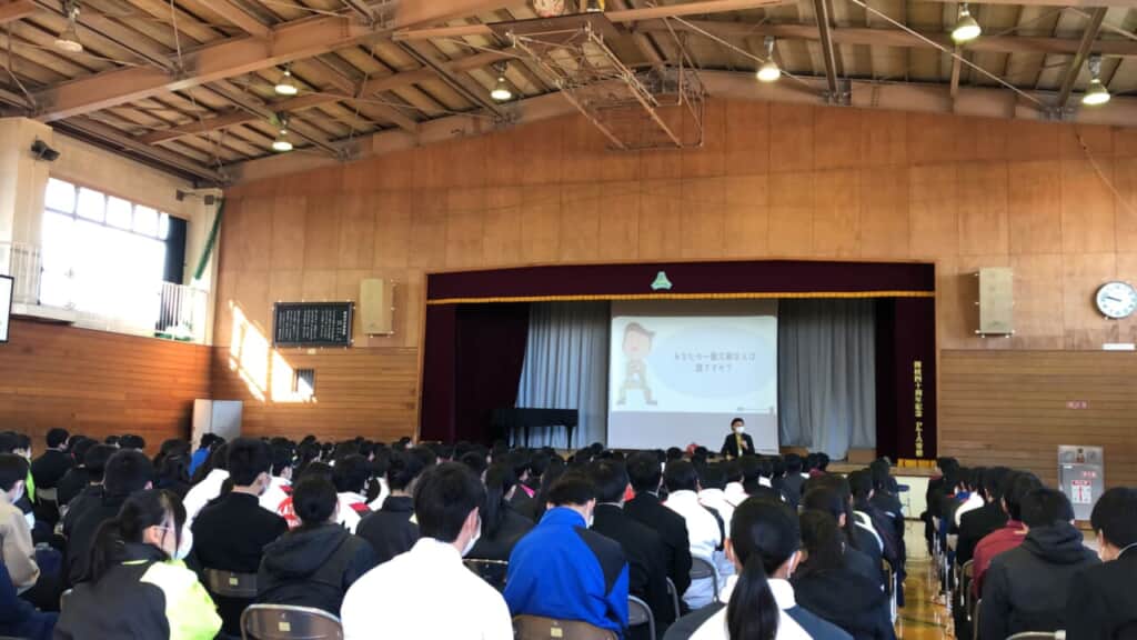 “日本一かっこいい介護福祉士” 杉本浩司による「認知症教育の出前授業」を、富士見市立勝瀬中学校で行いました